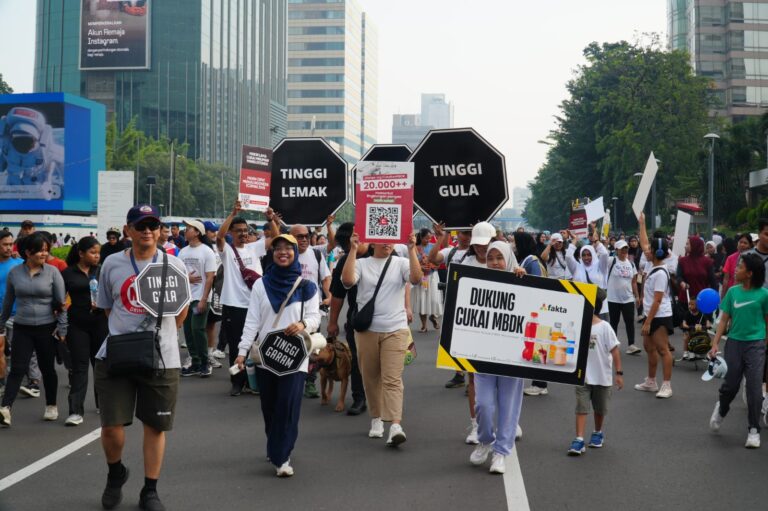 FAKTA Indonesia dan CISDI mengadakan aksi dukung penerapan cukai minuman berpemanis dalam kemasan (MBDK), dan label depan kemasan.