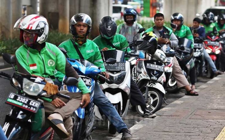 Ojek Online, Dibina Atau Dibinasakan ?