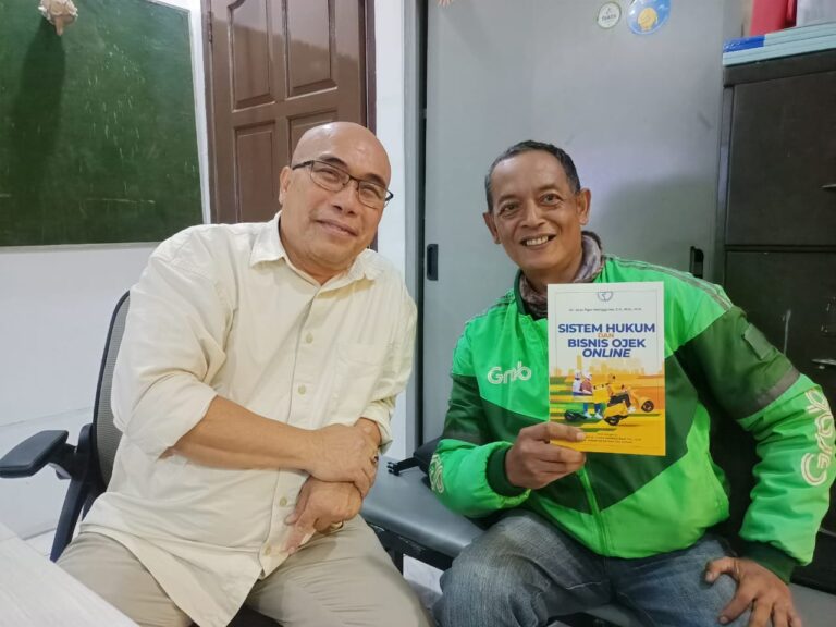 Kepastian Hukum Bisnis Transportasi Online Di Indonesia.