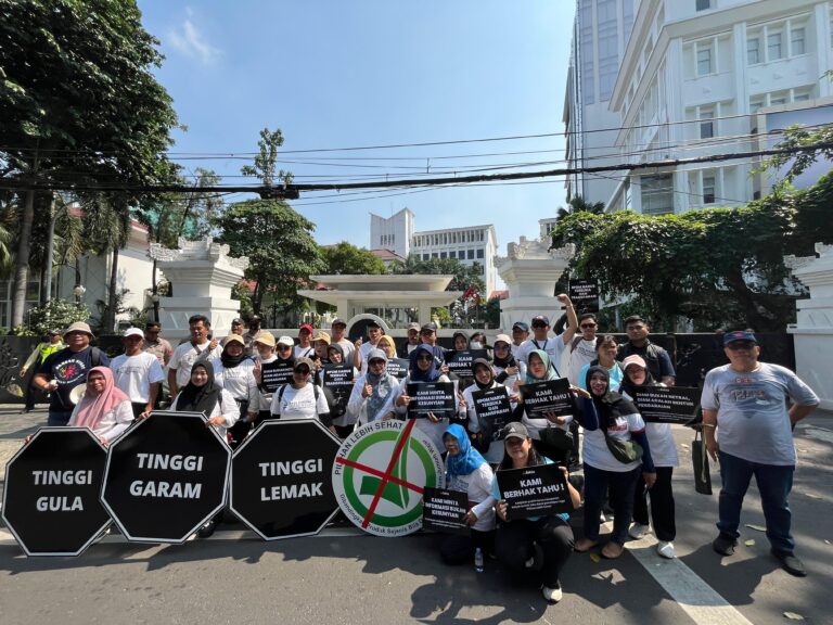 FAKTA Indonesia Desak Badan Pengawas Obat dan Makanan Republik Indonesia (BPOM RI) untuk Transparan soal Logo “Pilihan Lebih Sehat” di Kemasan Pangan.