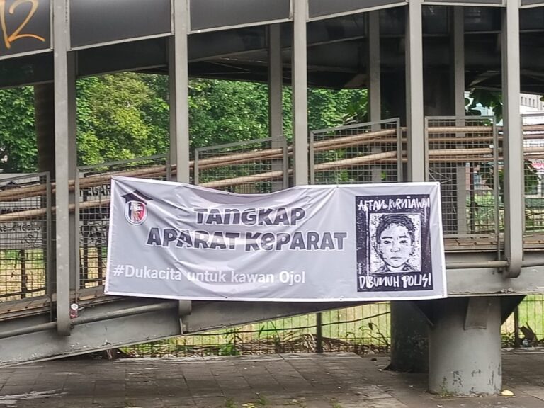 Mengapa Ada Masyarakat Yang Senang Kantor Polisi Dibakar Massa?